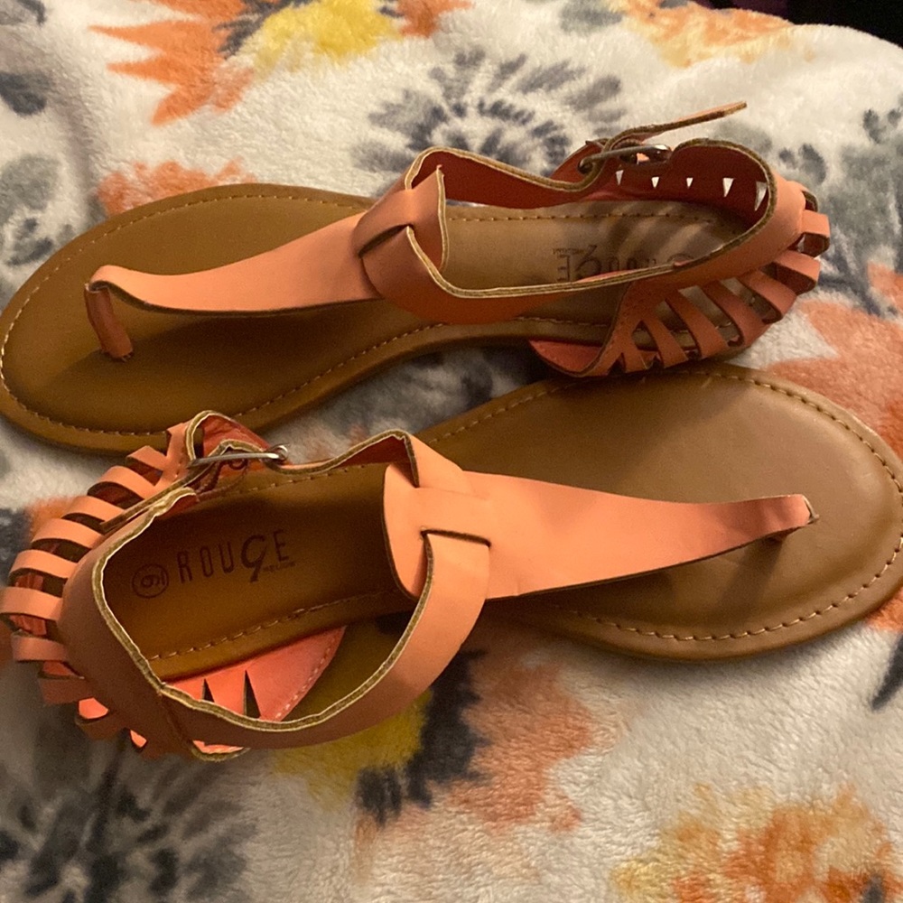 Rouge size 9 sandals peach color 🍑